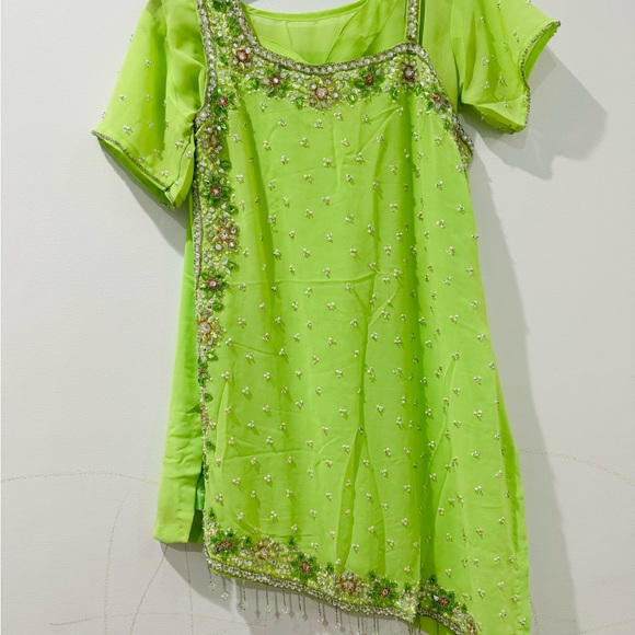 Green Embellished Traditional Outfit - Picture 5 of 10